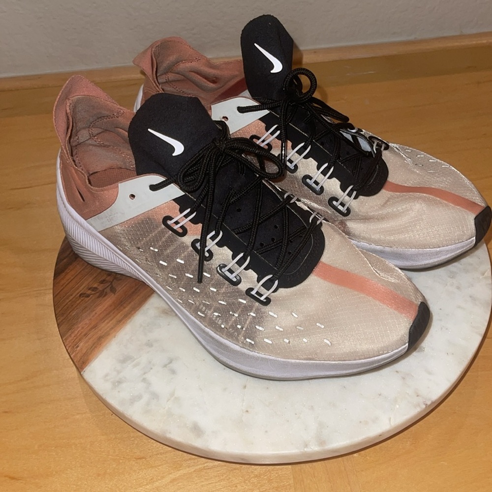 Nike - Picture 3 of 10